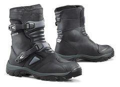 BOTA ADVENTURE LOW DRY NEGRO